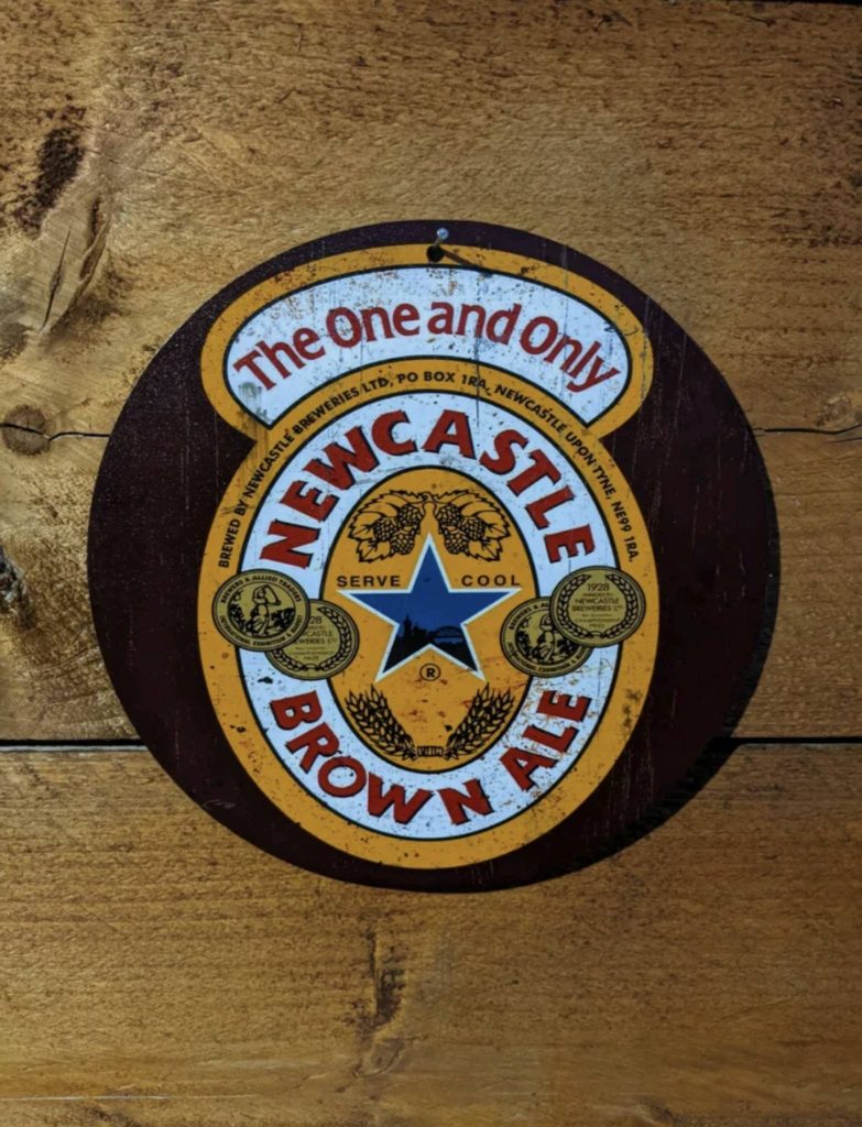 Newcastle brown ale Wood Bar Signs Pub Man Cave Wall Sign Wooden Circle Plaques 19.5cm